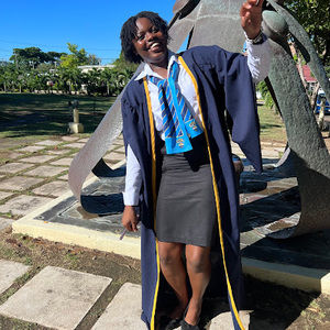 Meet your Posher, Antonia